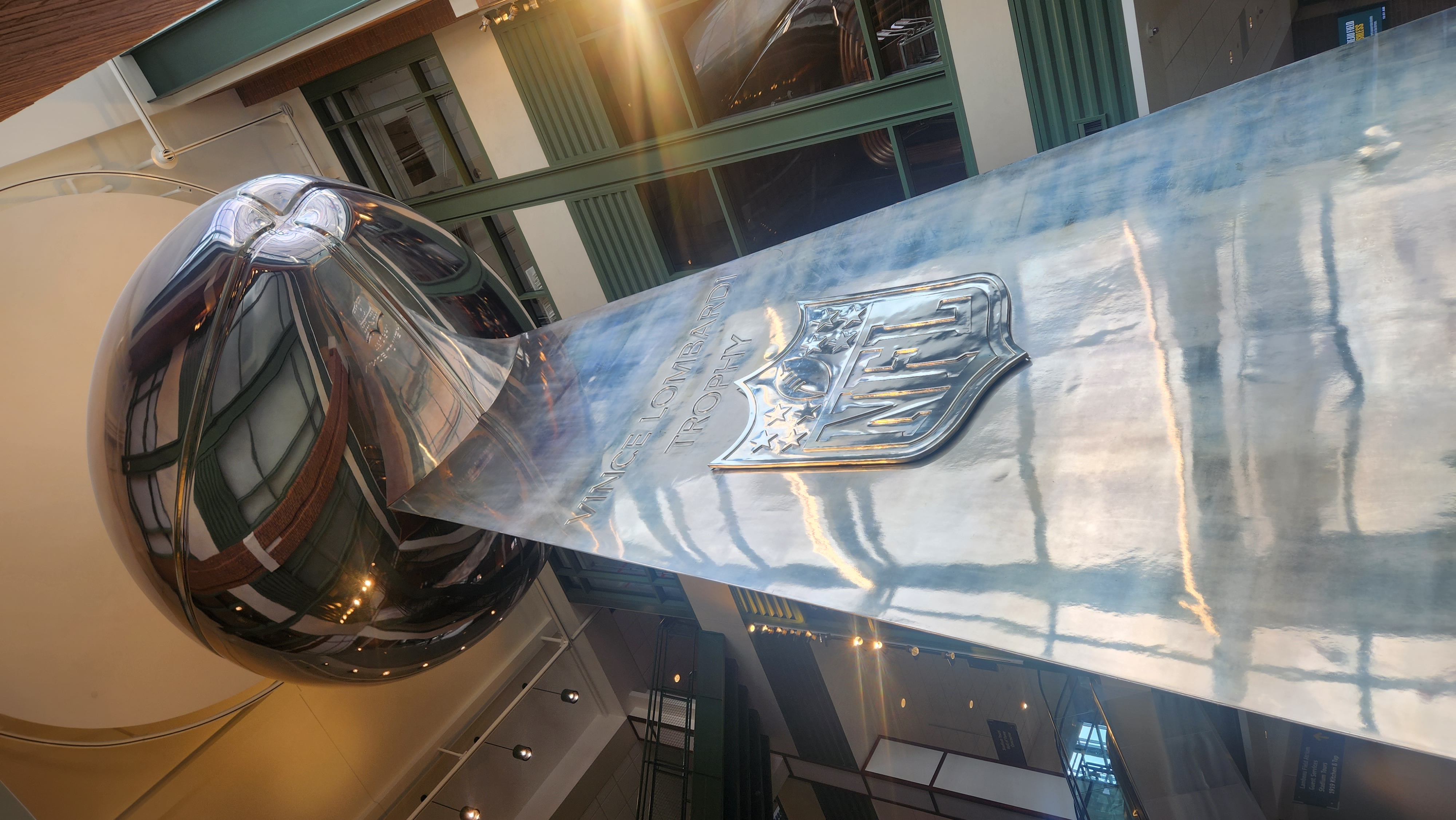 Vince Lombardi Trophy 於 Lambeau Field 展示